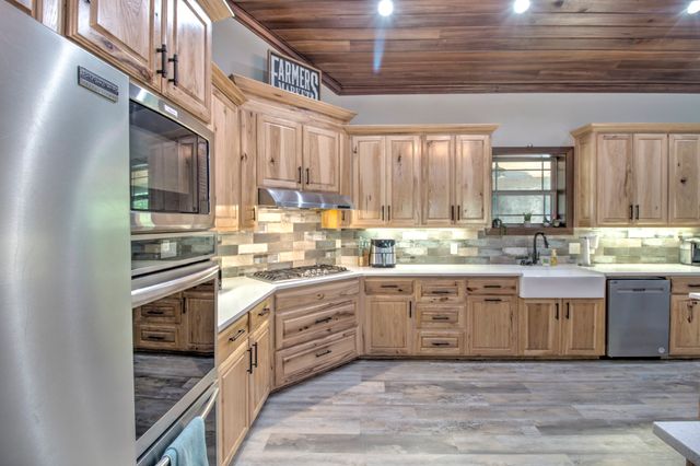 1024 Jordan Creek Road, Collinsville, TX 76233