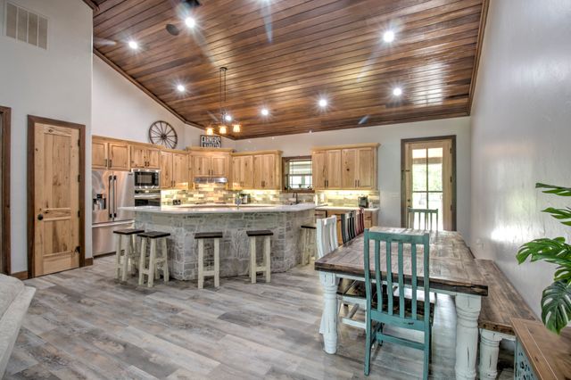 1024 Jordan Creek Road, Collinsville, TX 76233