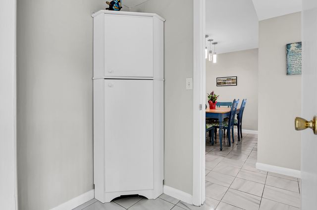 31 Abbey Lane 101, Delray Beach, FL 33446