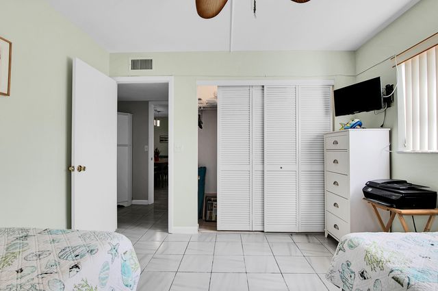 31 Abbey Lane 101, Delray Beach, FL 33446