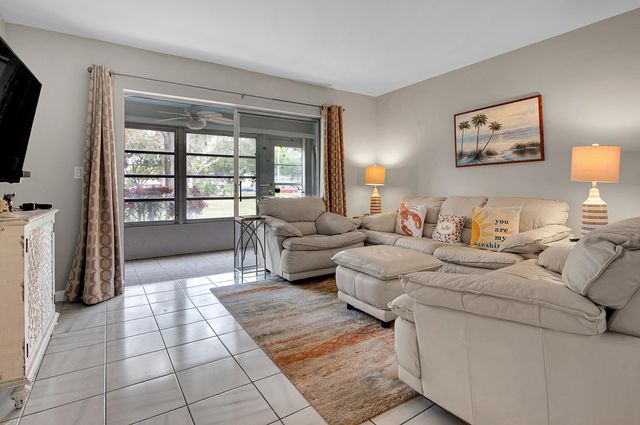 31 Abbey Lane 101, Delray Beach, FL 33446