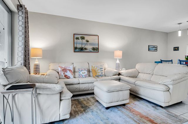 31 Abbey Lane 101, Delray Beach, FL 33446