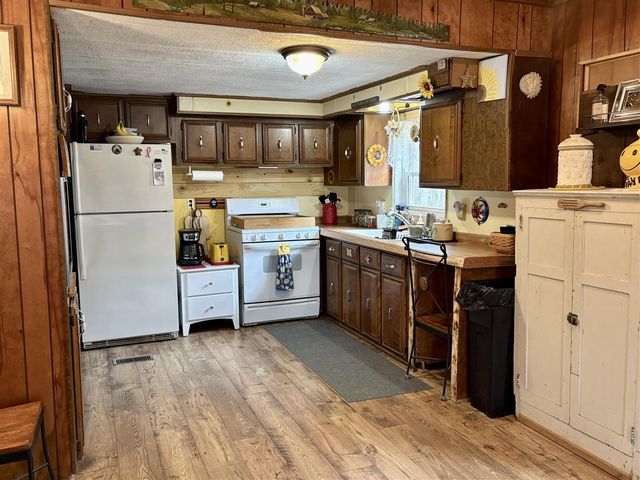 7920 E Lake Road, Twin Lake, MI 49457