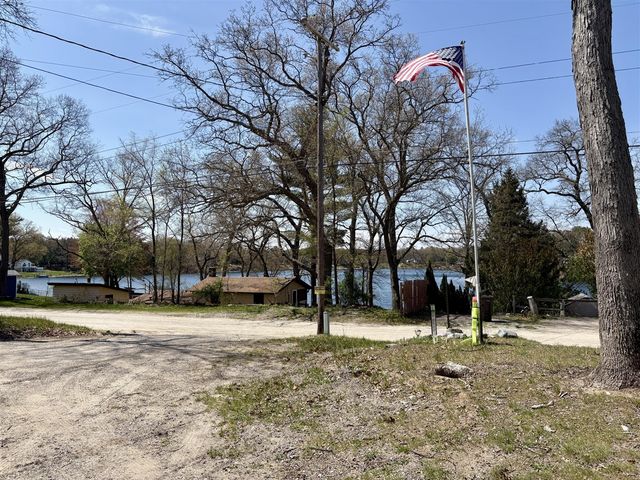 7920 E Lake Road, Twin Lake, MI 49457