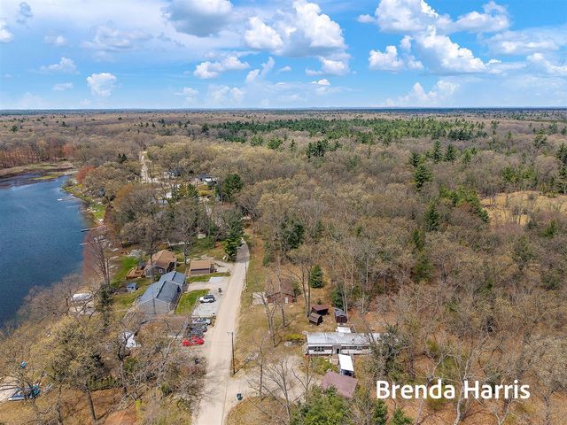 7920 E Lake Road, Twin Lake, MI 49457