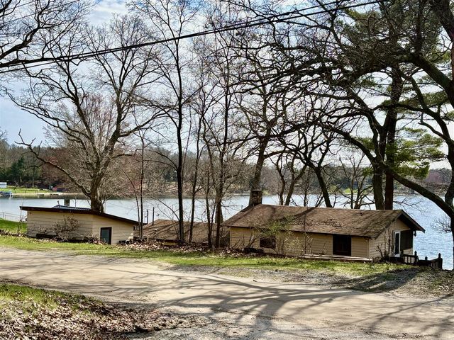 7920 E Lake Road, Twin Lake, MI 49457