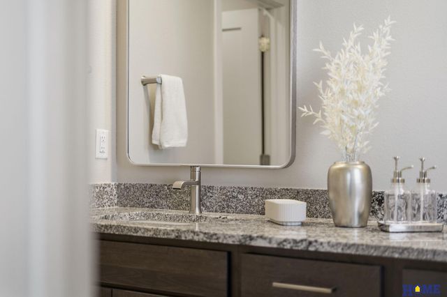 8910 Peregrine Road, Lincoln, NE 68505