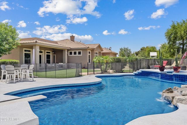 6422 S CRESTVIEW Court, Gilbert, AZ 85298