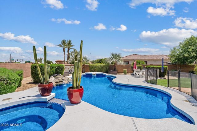 6422 S CRESTVIEW Court, Gilbert, AZ 85298