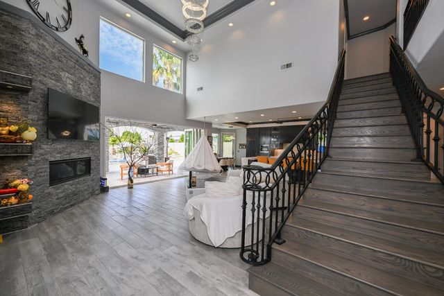 11027 N Stanford Avenue, Clovis, CA 93619