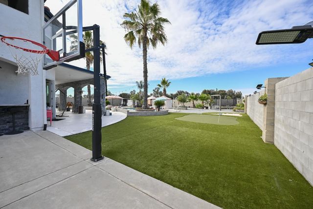 11027 N Stanford Avenue, Clovis, CA 93619
