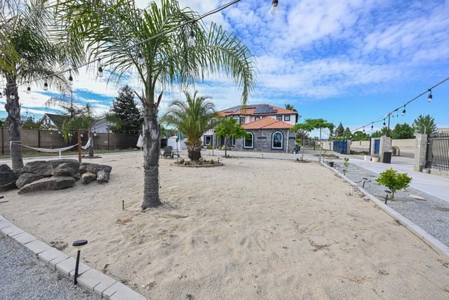 11027 N Stanford Avenue, Clovis, CA 93619