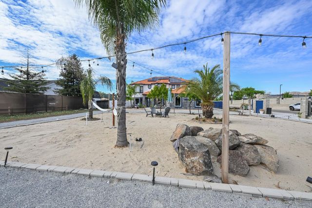 11027 N Stanford Avenue, Clovis, CA 93619