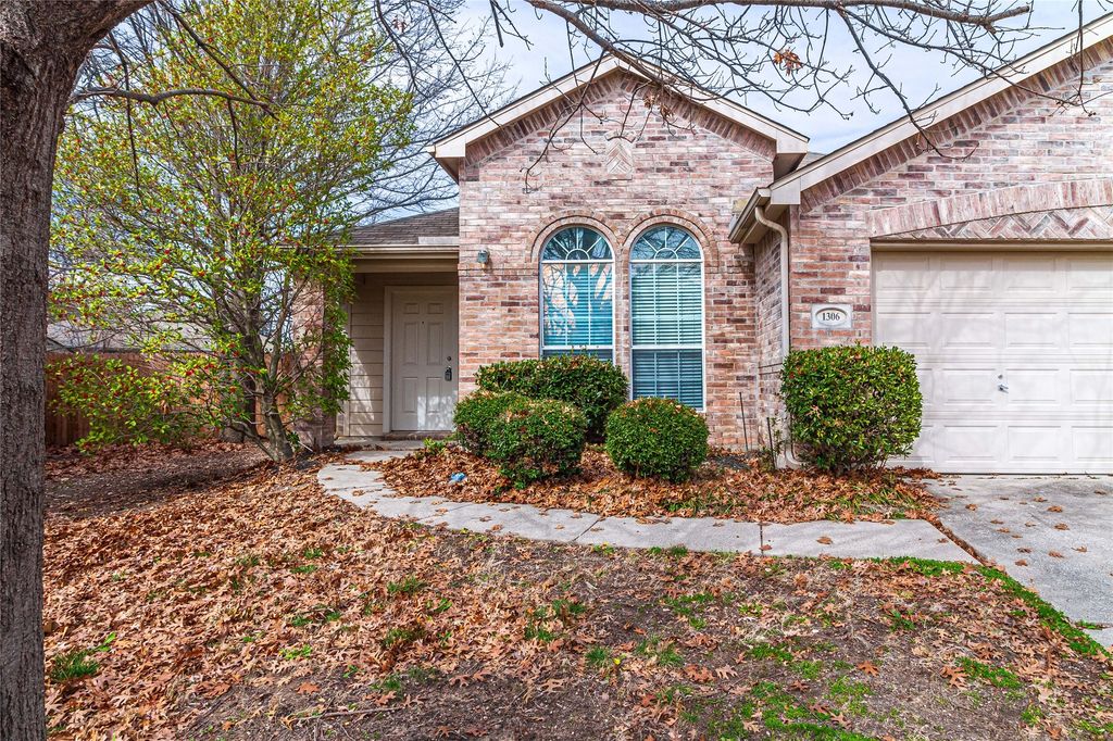1306 Vireo Court, Aubrey, TX 76227