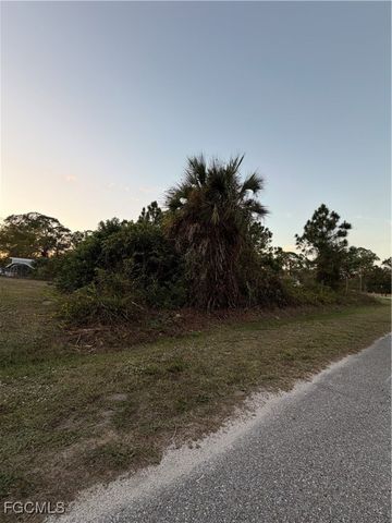 609 Wellington AVE, Lehigh Acres, FL 33972