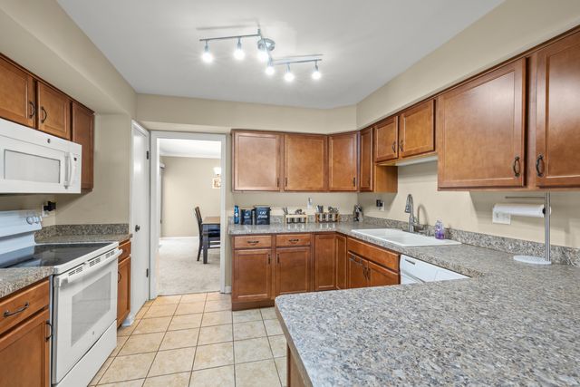 29322 Wellington Road W 111, Southfield, MI 48034