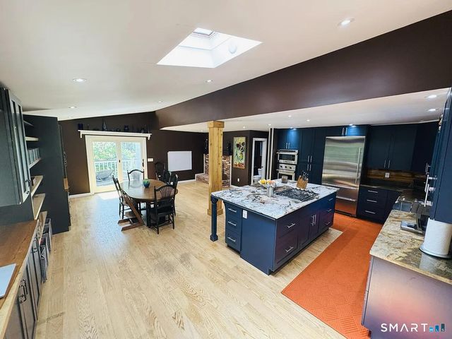7 Joanne Lane, Weston, CT 06883