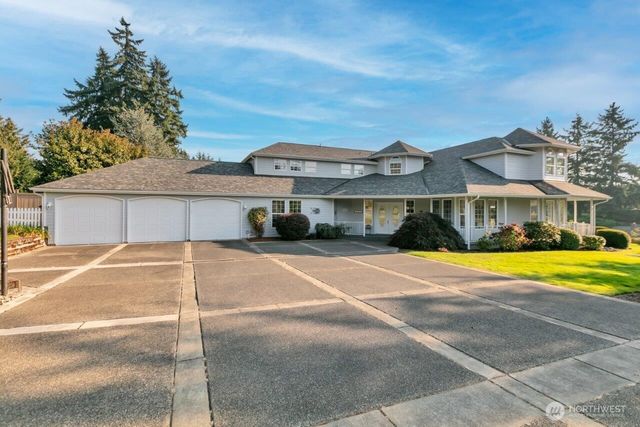 20204 Island Parkway E, Lake Tapps, WA 98391