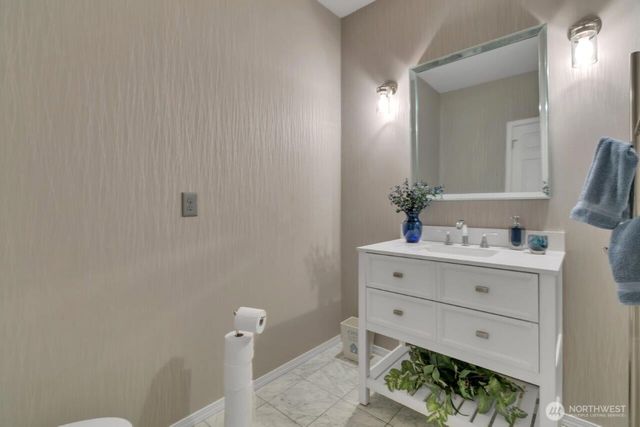 20204 Island Parkway E, Lake Tapps, WA 98391