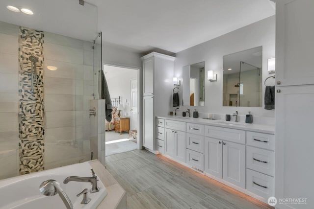 20204 Island Parkway E, Lake Tapps, WA 98391