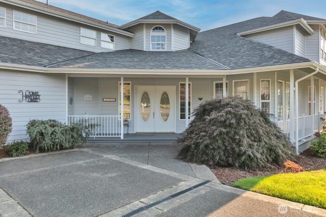 20204 Island Parkway E, Lake Tapps, WA 98391