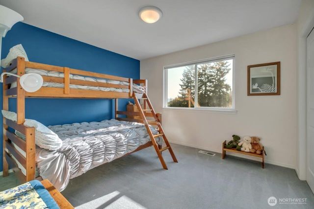 20204 Island Parkway E, Lake Tapps, WA 98391