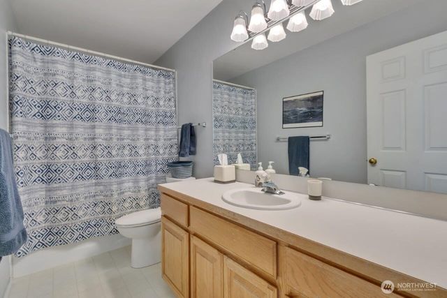 20204 Island Parkway E, Lake Tapps, WA 98391