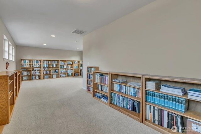 20204 Island Parkway E, Lake Tapps, WA 98391