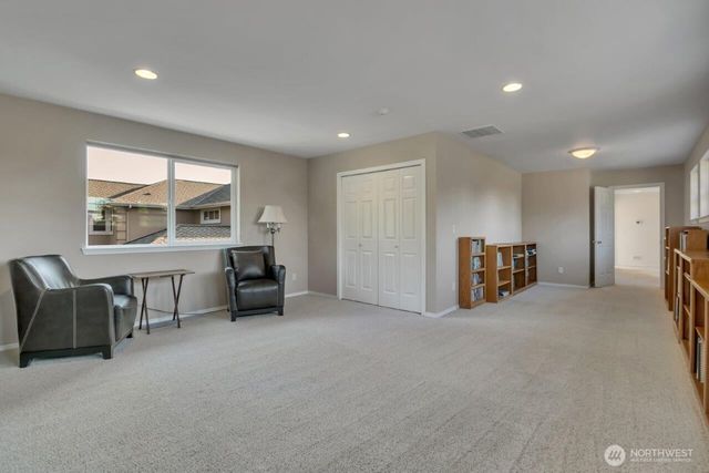 20204 Island Parkway E, Lake Tapps, WA 98391