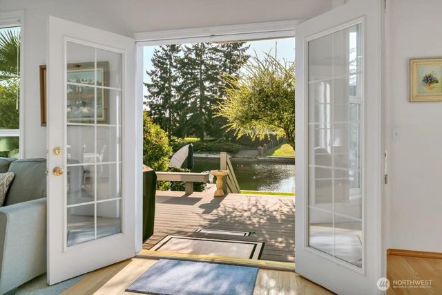 20204 Island Parkway E, Lake Tapps, WA 98391