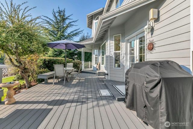 20204 Island Parkway E, Lake Tapps, WA 98391