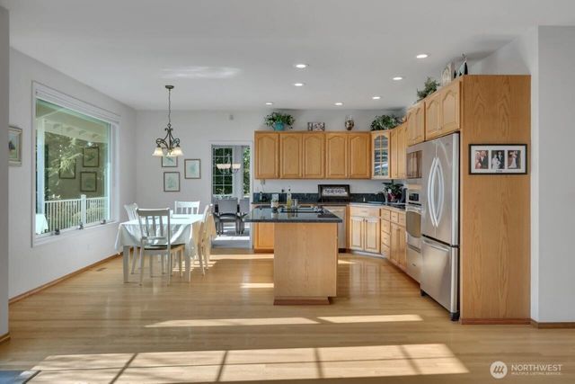 20204 Island Parkway E, Lake Tapps, WA 98391