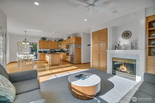 20204 Island Parkway E, Lake Tapps, WA 98391