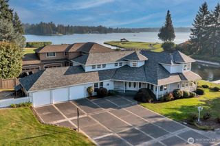 20204 Island Parkway E, Lake Tapps, WA 98391