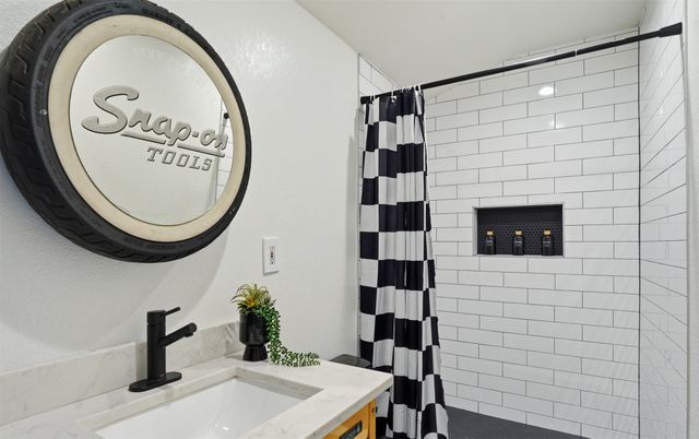 4527 Newmore Avenue, Dallas, TX 75209