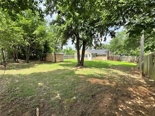 2411 N Clarke Street, Choctaw, OK 73020