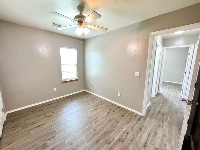 2411 N Clarke Street, Choctaw, OK 73020