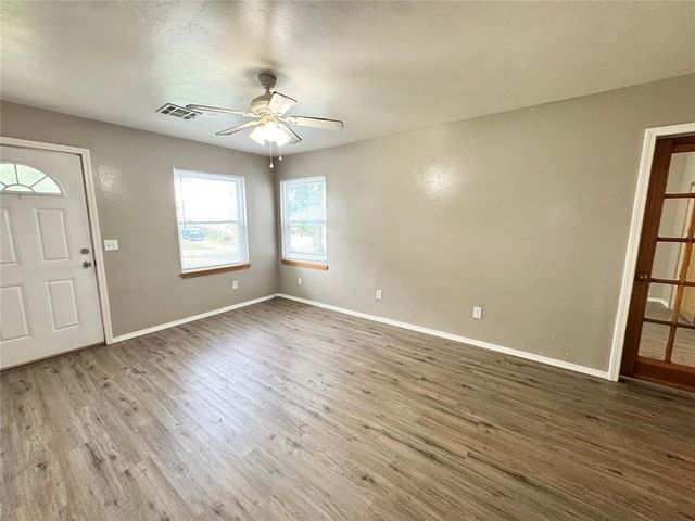2411 N Clarke Street, Choctaw, OK 73020