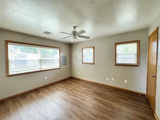 2411 N Clarke Street, Choctaw, OK 73020