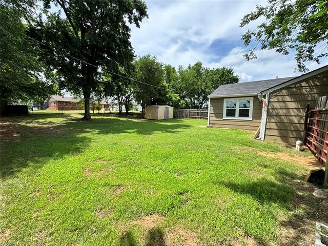 2411 N Clarke Street, Choctaw, OK 73020