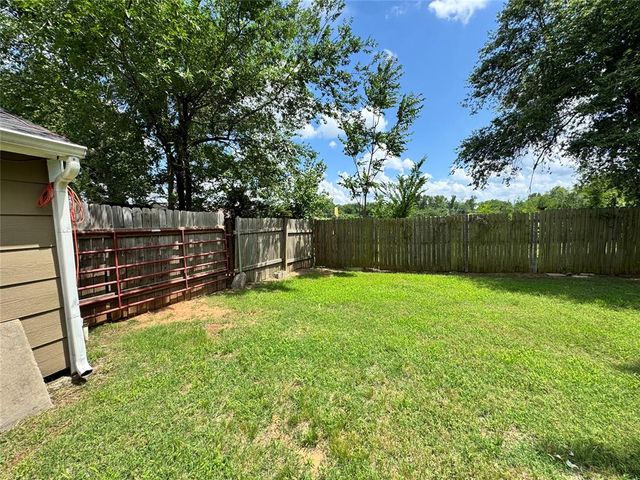2411 N Clarke Street, Choctaw, OK 73020