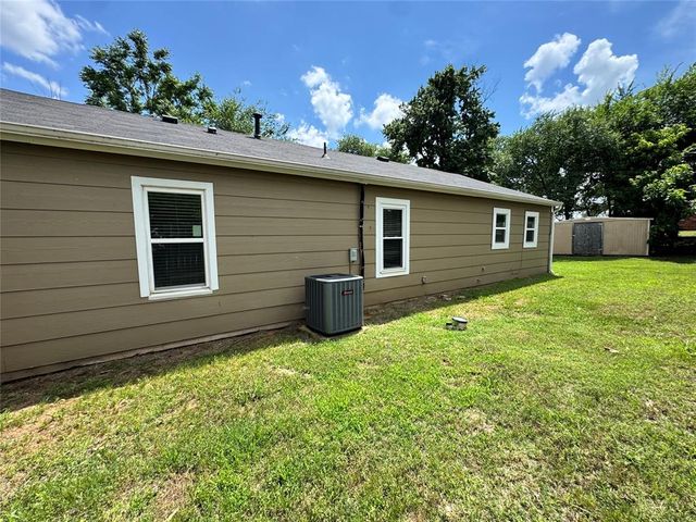 2411 N Clarke Street, Choctaw, OK 73020