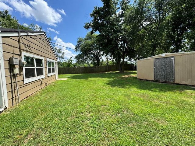 2411 N Clarke Street, Choctaw, OK 73020