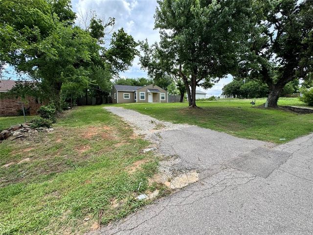 2411 N Clarke Street, Choctaw, OK 73020