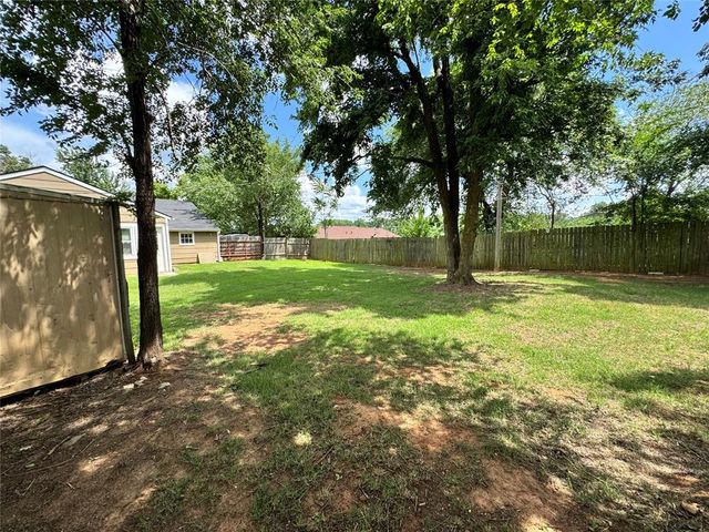 2411 N Clarke Street, Choctaw, OK 73020