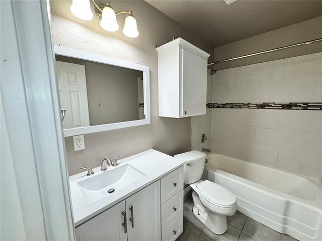 2411 N Clarke Street, Choctaw, OK 73020