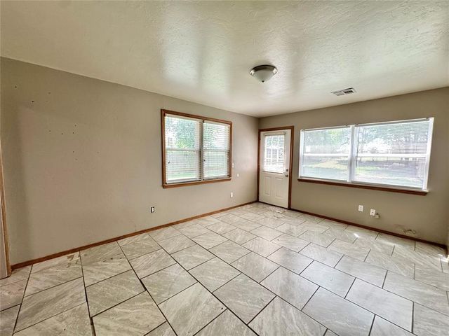 2411 N Clarke Street, Choctaw, OK 73020