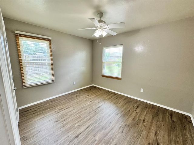 2411 N Clarke Street, Choctaw, OK 73020