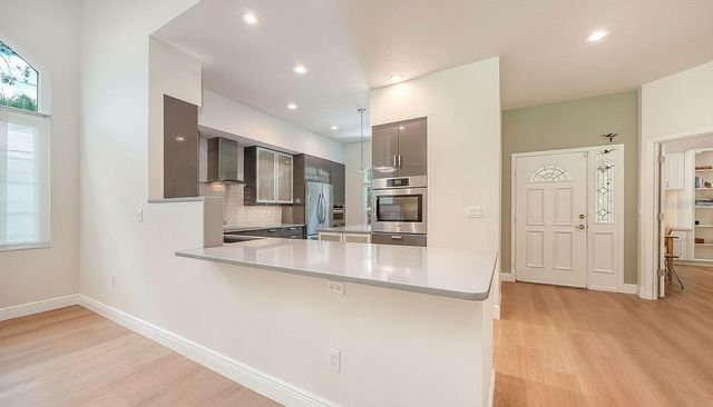 4004 PENSHURST PARK, Sarasota, FL 34235