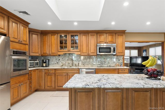 61 Timber Drive, Calverton, NY 11933